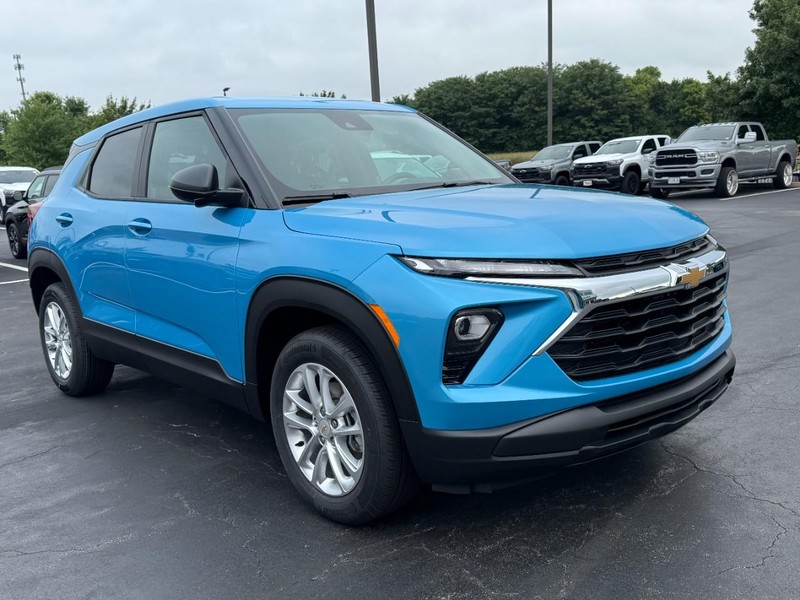 Chevrolet TrailBlazer Vehicle Image 02