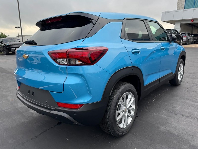 Chevrolet TrailBlazer Vehicle Image 03