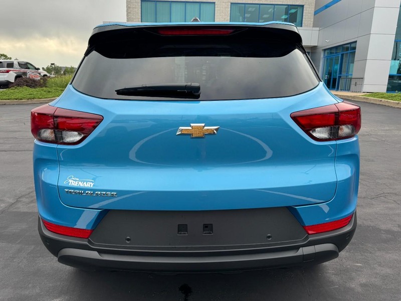 Chevrolet TrailBlazer Vehicle Image 04