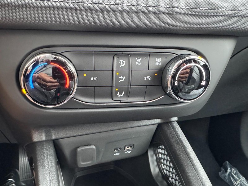 Chevrolet TrailBlazer Vehicle Image 11