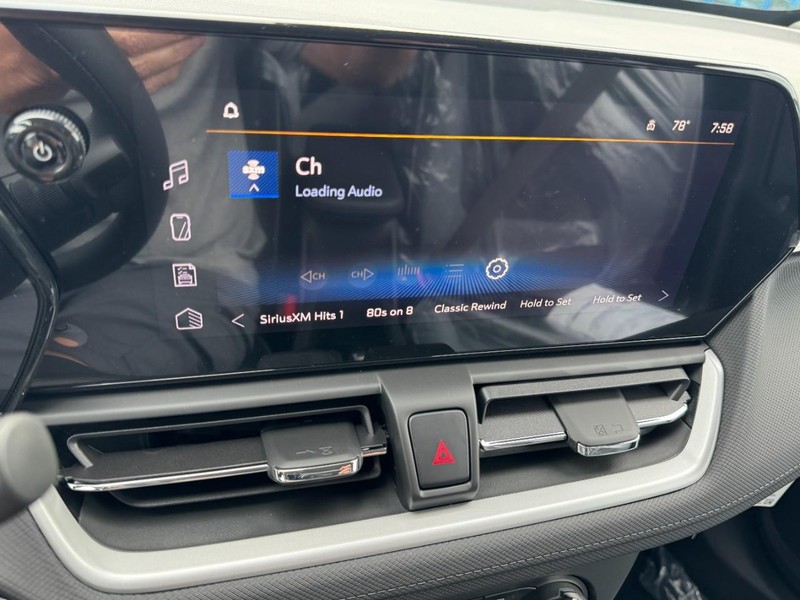 Chevrolet TrailBlazer Vehicle Image 12