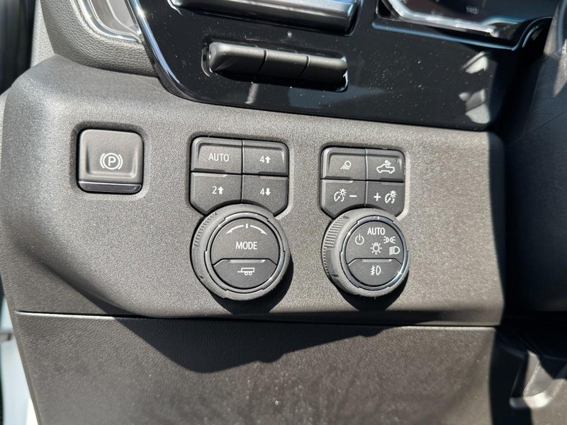 Chevrolet Silverado 2500HD Vehicle Image 12