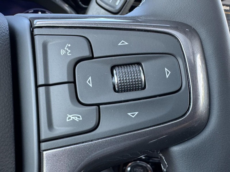 Chevrolet Silverado 2500HD Vehicle Image 14