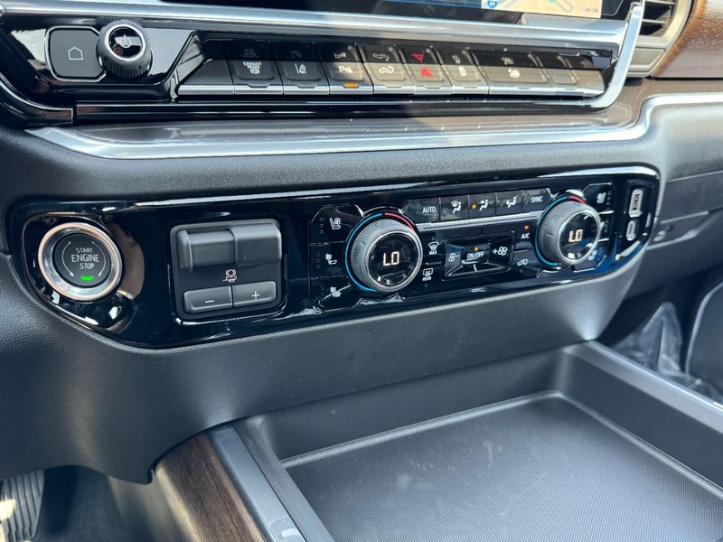 Chevrolet Silverado 2500HD Vehicle Image 15