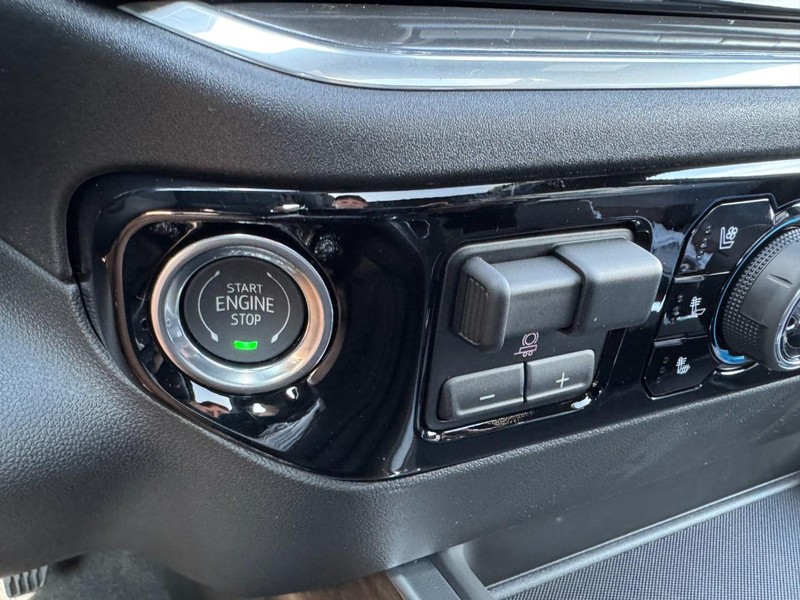 Chevrolet Silverado 2500HD Vehicle Image 19