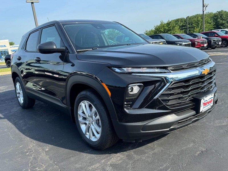 Chevrolet TrailBlazer Vehicle Image 02
