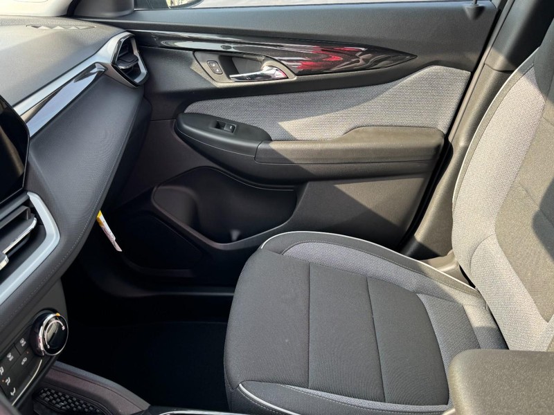 Chevrolet TrailBlazer Vehicle Image 08