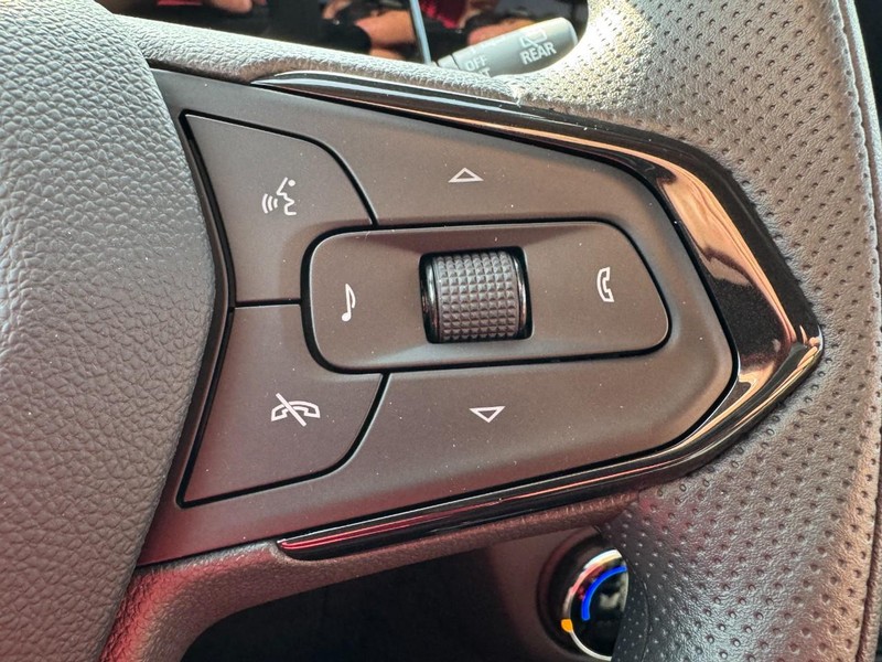 Chevrolet TrailBlazer Vehicle Image 12