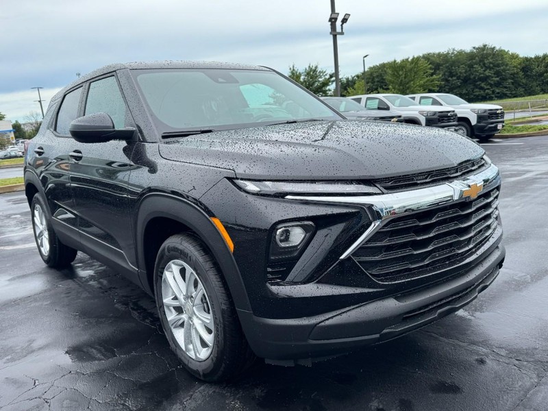 Chevrolet TrailBlazer Vehicle Image 02
