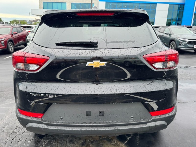 Chevrolet TrailBlazer Vehicle Image 04