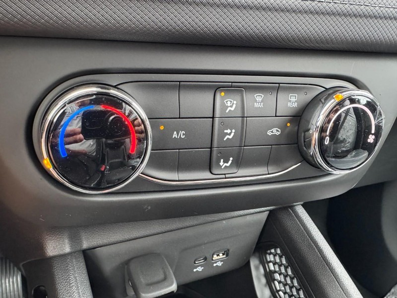 Chevrolet TrailBlazer Vehicle Image 11