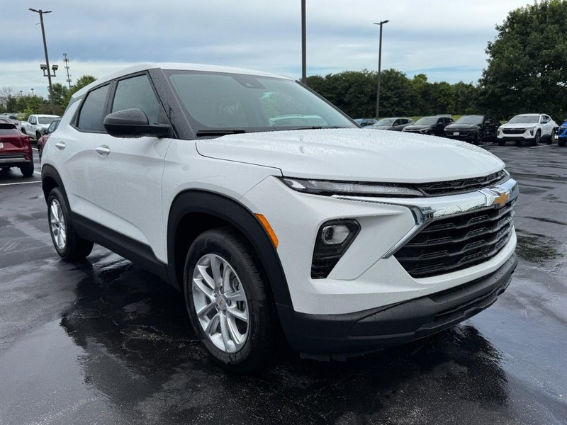 Chevrolet TrailBlazer Vehicle Image 02