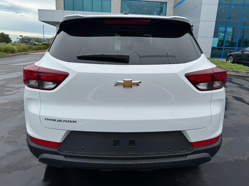 Chevrolet TrailBlazer Vehicle Image 04