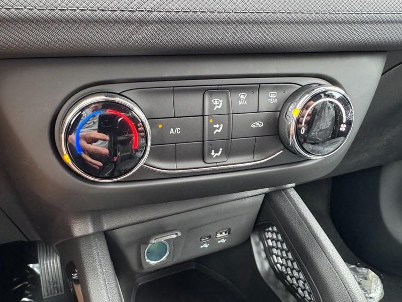 Chevrolet TrailBlazer Vehicle Image 11