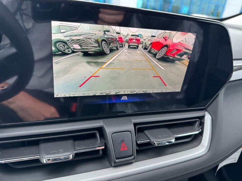 Chevrolet TrailBlazer Vehicle Image 13
