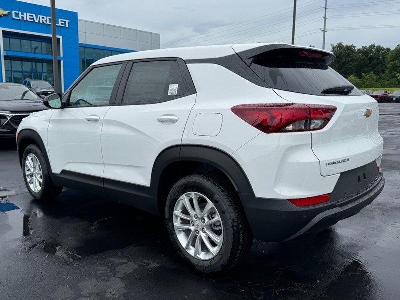 Chevrolet TrailBlazer Vehicle Image 05
