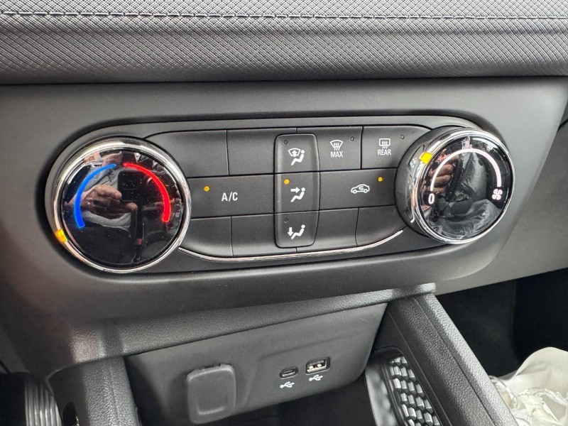 Chevrolet TrailBlazer Vehicle Image 11