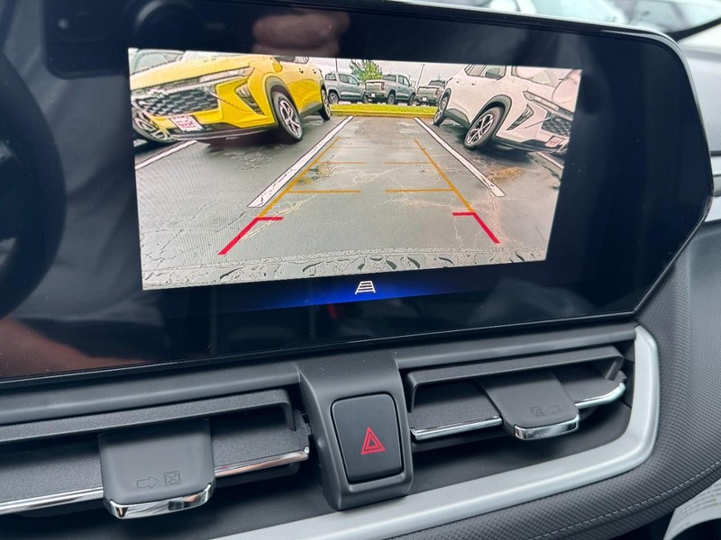 Chevrolet TrailBlazer Vehicle Image 13