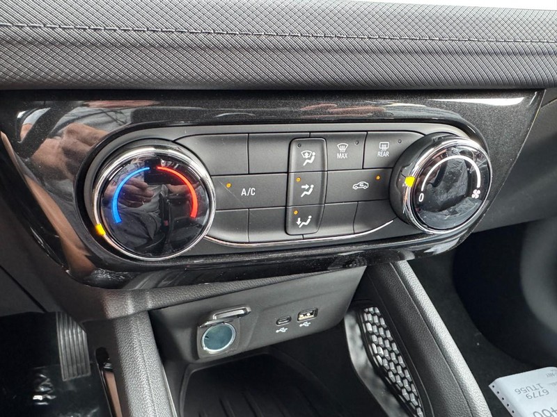 Chevrolet TrailBlazer Vehicle Image 11