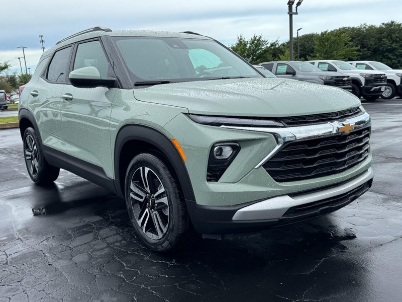 Chevrolet TrailBlazer Vehicle Image 02