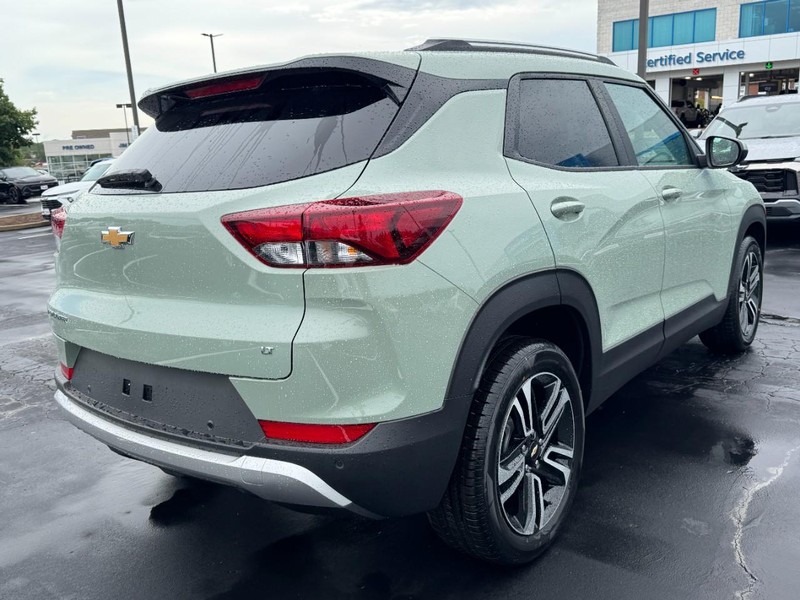 Chevrolet TrailBlazer Vehicle Image 03