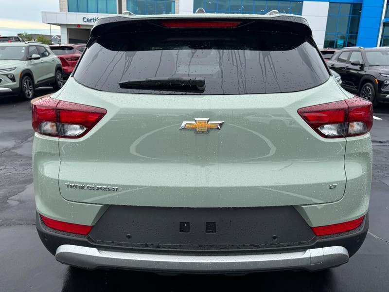 Chevrolet TrailBlazer Vehicle Image 04