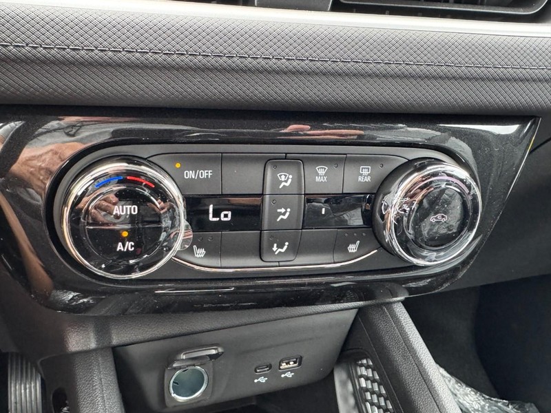 Chevrolet TrailBlazer Vehicle Image 11