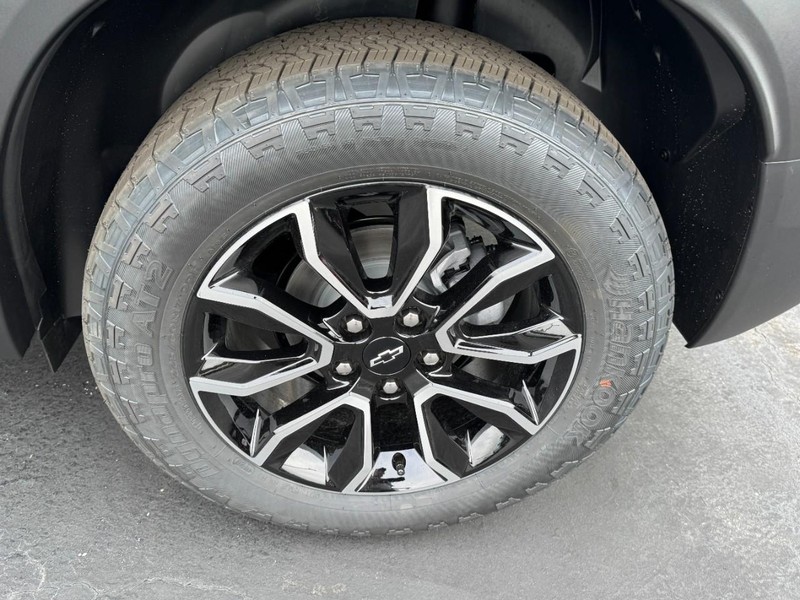 Chevrolet TrailBlazer Vehicle Image 06