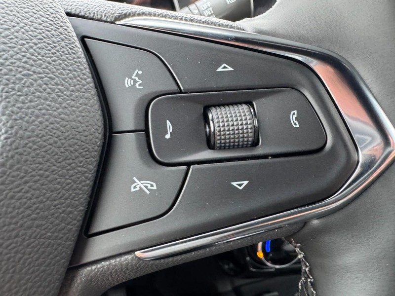Chevrolet TrailBlazer Vehicle Image 11