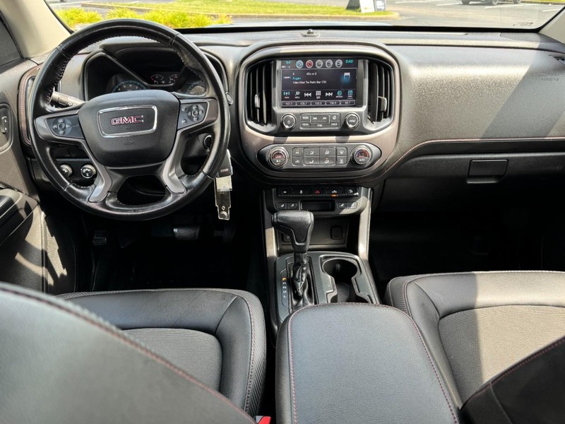 GMC Canyon Vehicle Image 11