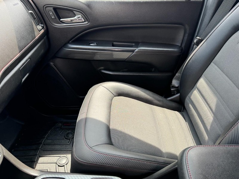 GMC Canyon Vehicle Image 13