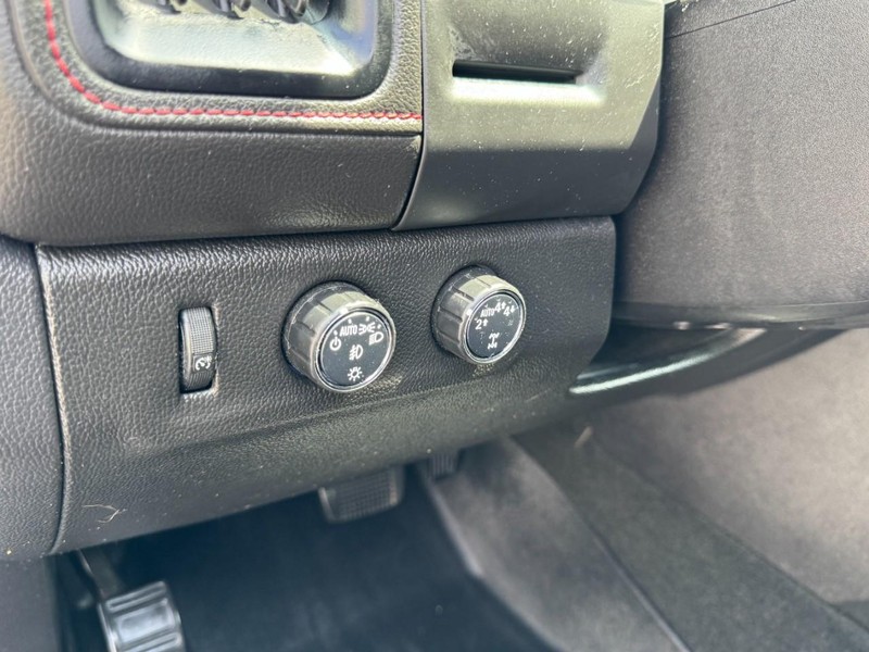 GMC Canyon Vehicle Image 16