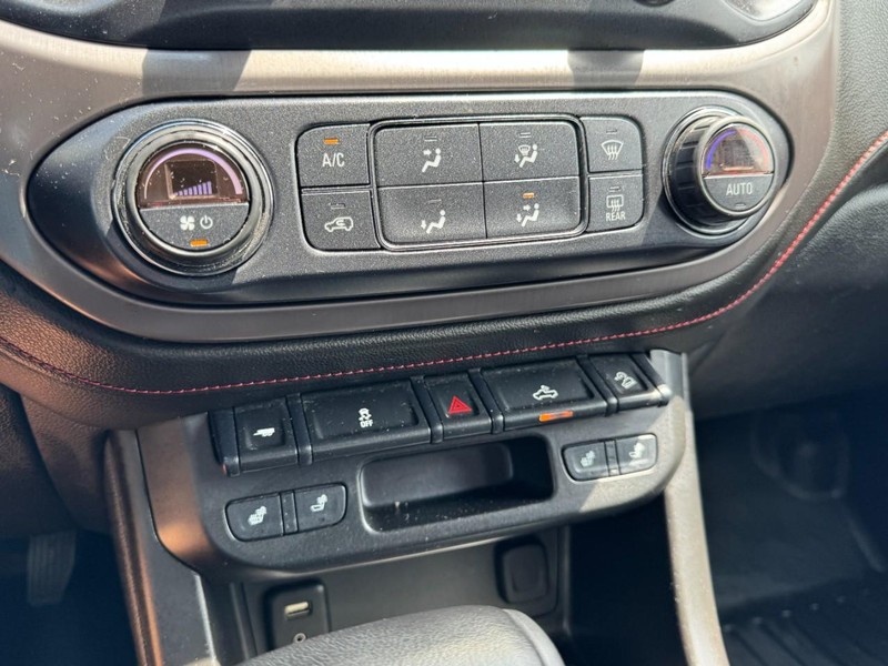 GMC Canyon Vehicle Image 19