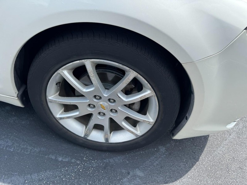 Chevrolet Malibu Vehicle Image 05