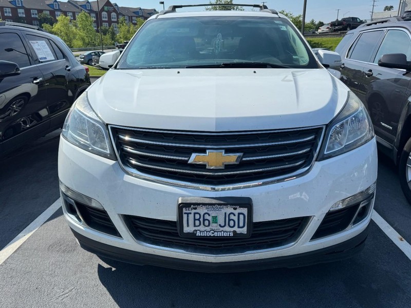 Chevrolet Traverse Vehicle Image 02