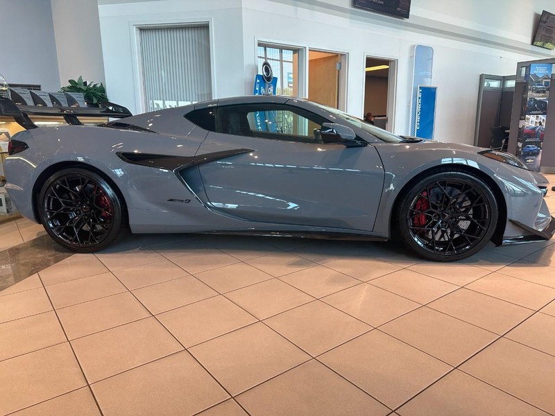 Chevrolet Corvette Vehicle Image 04