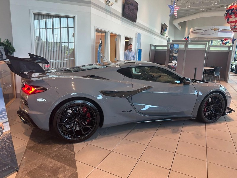 Chevrolet Corvette Vehicle Image 09