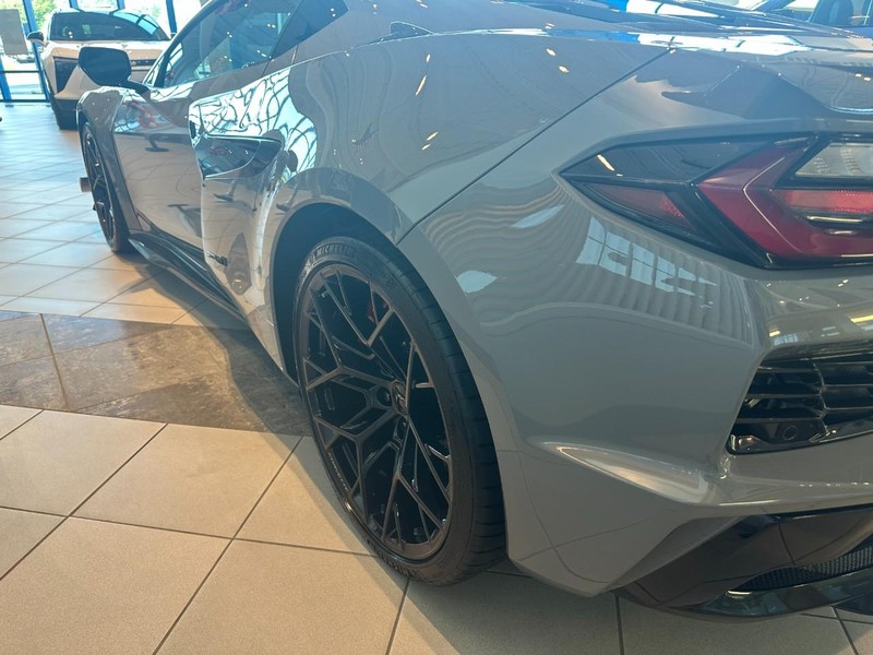 Chevrolet Corvette Vehicle Image 11