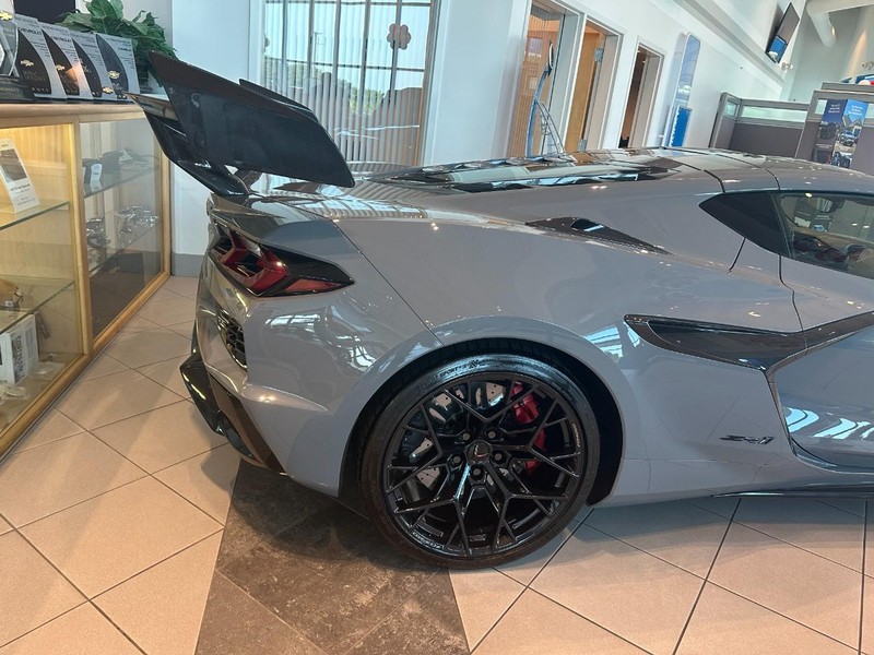 Chevrolet Corvette Vehicle Image 13