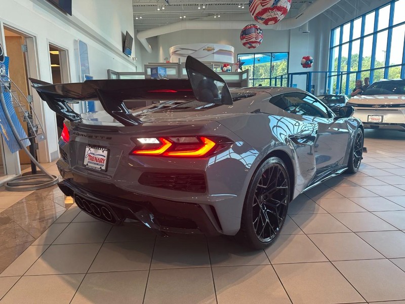 Chevrolet Corvette Vehicle Image 18