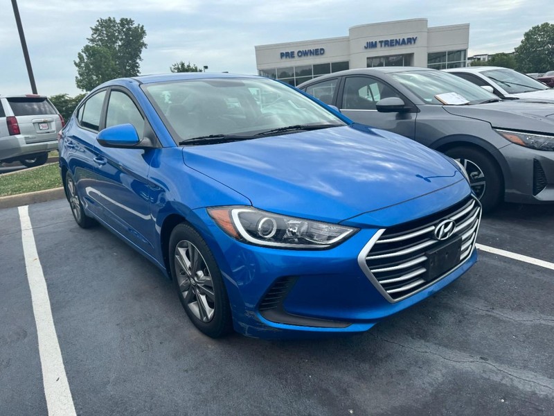 Hyundai Elantra Vehicle Image 03