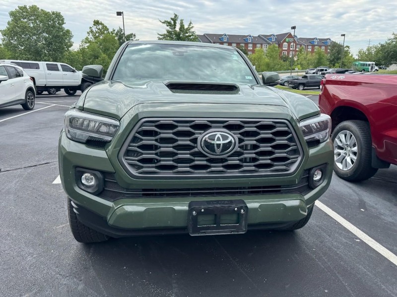 Toyota Tacoma 4WD Vehicle Image 03