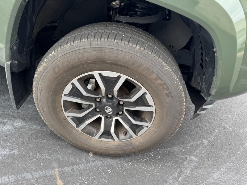 Toyota Tacoma 4WD Vehicle Image 05