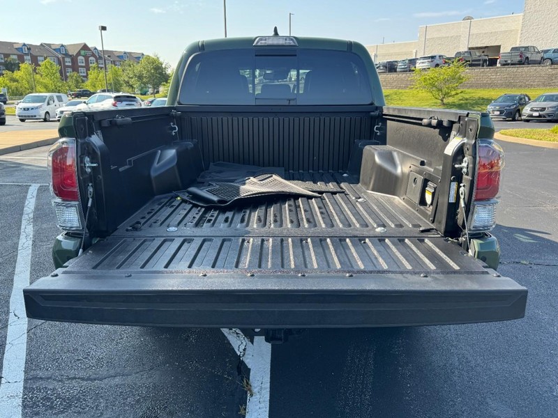 Toyota Tacoma 4WD Vehicle Image 06