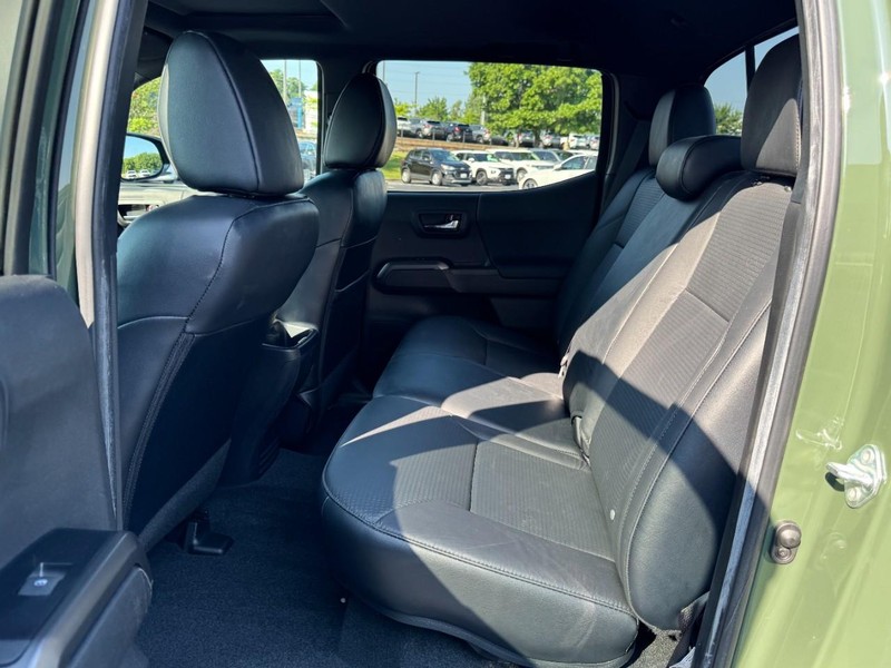 Toyota Tacoma 4WD Vehicle Image 10