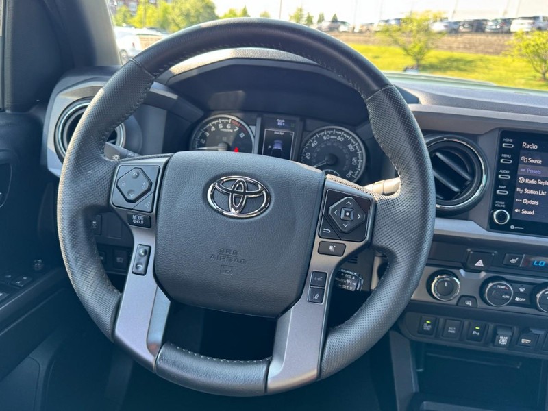Toyota Tacoma 4WD Vehicle Image 12