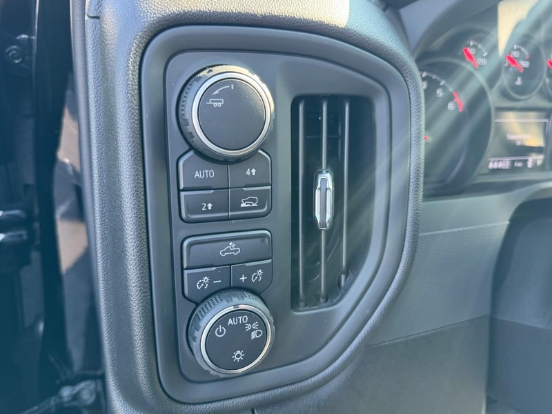 Chevrolet Silverado 1500 Vehicle Image 11