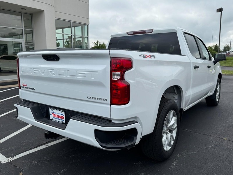 Chevrolet Silverado 1500 Vehicle Image 03