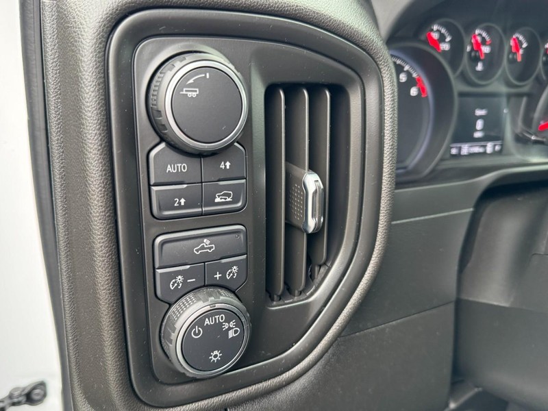 Chevrolet Silverado 1500 Vehicle Image 16