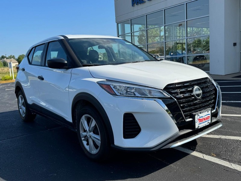 Nissan Kicks Vehicle Image 02